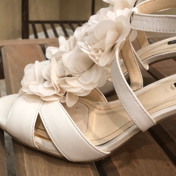 Dress shoes with flowers - Picture 3 of 5